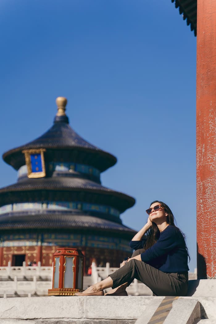 Turista posando para una foto en Beijing China